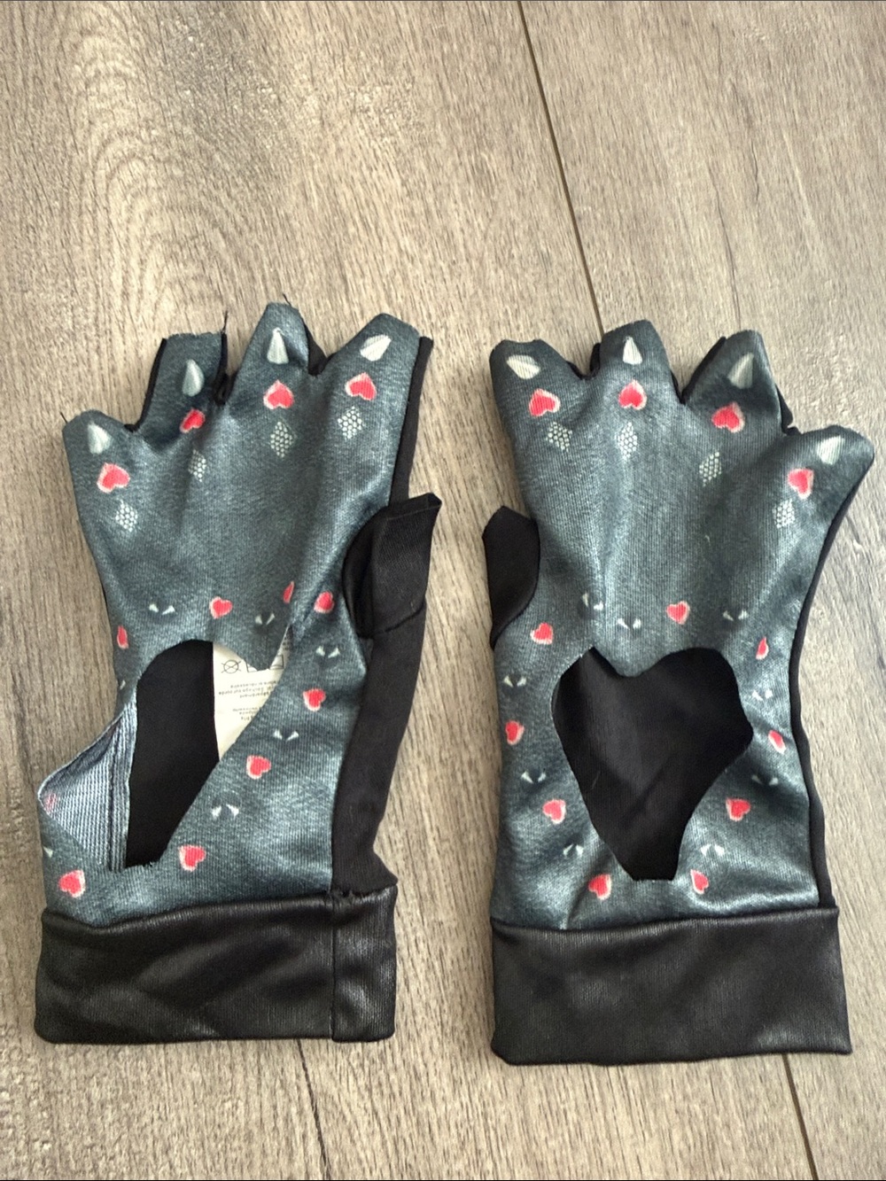 'Red' Costume from Descendants Size 7-8 - Picture 2 of 6